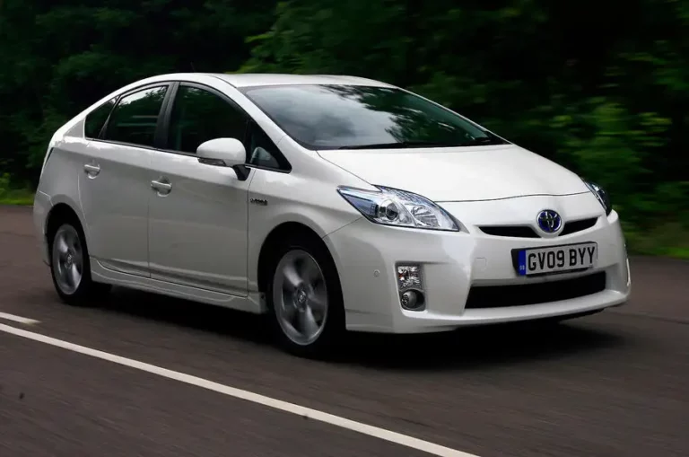 Read more about the article When Should You Consider Replacing Your Toyota Prius Battery?